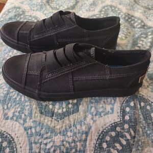 Blowfish Black Slip-On Sneakers with Rubber Sole